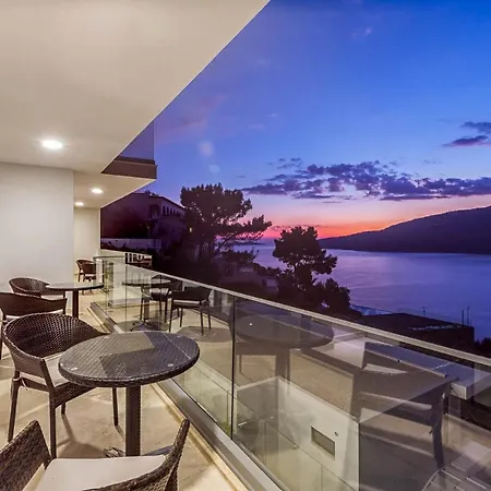 Sleeps 10 With Pool Air Con And Wifi Willa *