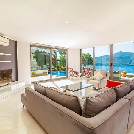 Sleeps 10 With Pool Air Con And Wifi Kalkan